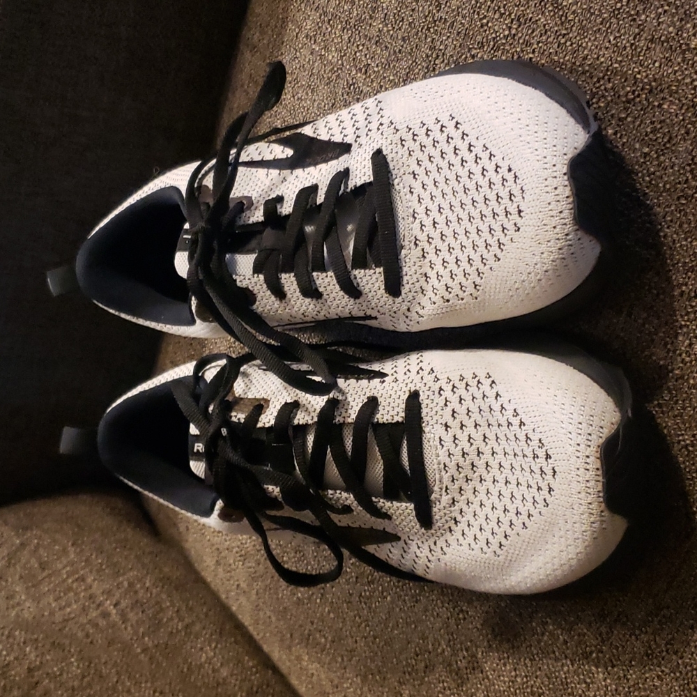 Women's Brooks Revel 4 size 8.5